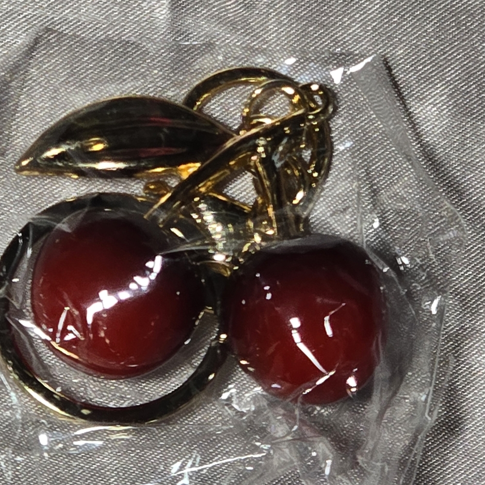 Chic Cherry Key Holder in Gold and Red